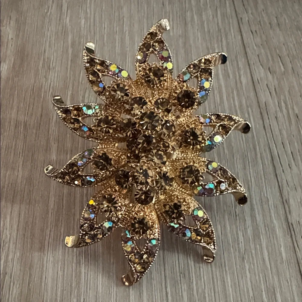 Gold Floral Statement Ring NEW 🏷️